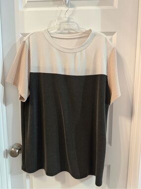 Amazon Two-Tone Ribbed Short Sleeve Top in Cream and Black